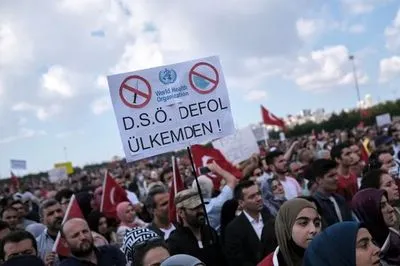 В Стамбулі тисячі людей вийшли на вулиці: протестували проти нових COVID-правил
