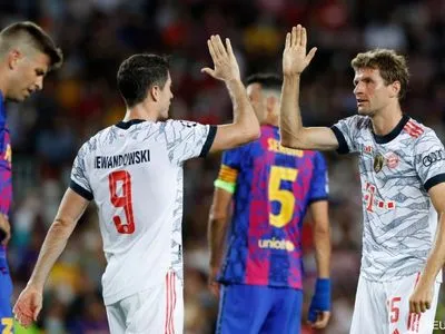 Лига чемпионов: "Бавария" разгромила "Барселону" в матче соперников "Динамо"