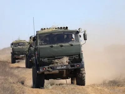 В оккупированном Крыму российские военные начали артиллерийские учения: отрабатывают боевые стрельбы