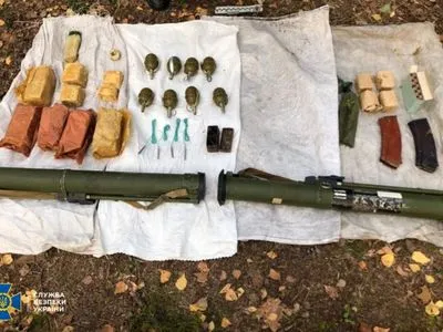 В Украине на границе с Беларусью обнаружили тайник с оружием и взрывчаткой