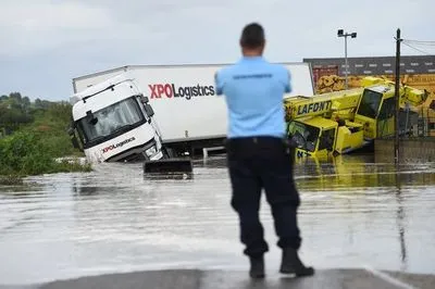 Внезапное наводнение затопило города и деревни на юге Франции