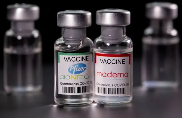 Ученые сравнили эффективность вакцин Pfizer и Moderna против COVID-19