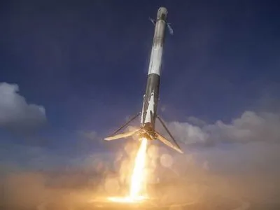 SpaceX запустила космический корабль Falcon-9