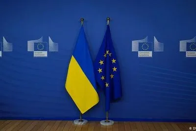 СМИ: ЕС обсуждает создание военной учебной миссии в Украине