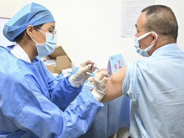Китай сообщил, что вакцинацию от COVID-19 в стране прошли уже 1 млрд человек