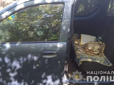 На Днепропетровщине мужчина бросил взрывчатку под машину соседа: полиция открыла "криминал"
