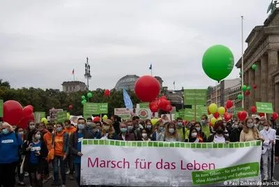 Тисячі людей вийшли в Берліні на "Марш за життя"