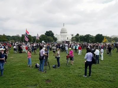 У Конгресса США собралось несколько сотен человек в поддержку участников штурма Капитолия