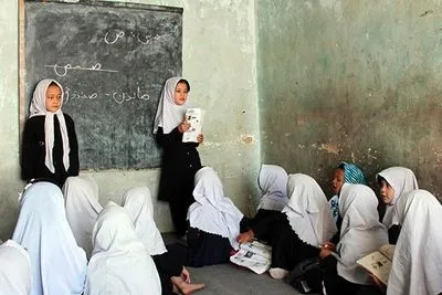 ЮНЕСКО і ЮНІСЕФ закликали талібів не позбавляти дівчаток шкільної освіти