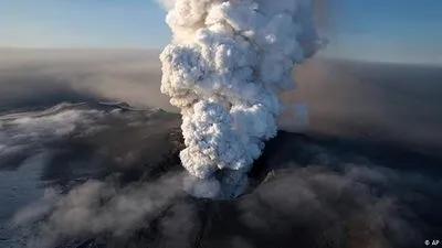 На испанском острове Пальма началось извержение вулкана: объявлена эвакуация