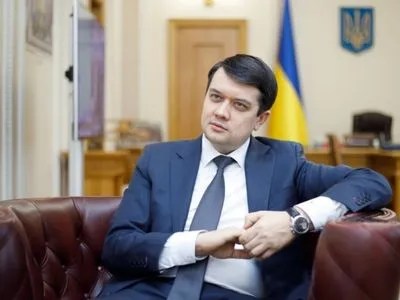 Конфликт Разумкова со "Слугами народа": политолог заявил, что спикера от отставки может спасти покаяние