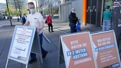 COVID-19: Німеччина не виплачуватиме компенсацію невакцинованим працівникам