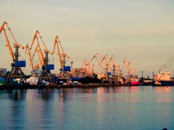 Черноморск и морской порт обесточены из-за аварии на подстанции