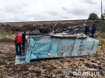 В Николаевской области локомотив протаранил грузовик, есть жертва