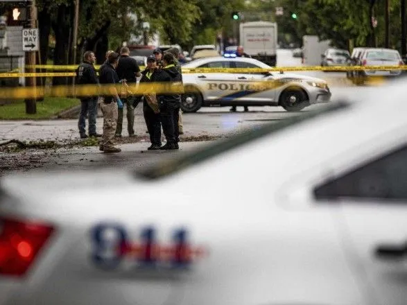 В Кентукки неизвестные стреляли в школьников на остановке: есть погибший