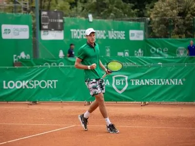 Украинский теннисист вышел в четвертьфинал турнира в Бухаресте