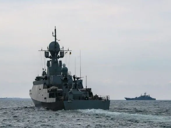 Російські військові кораблі влаштували чергову провокацію в Чорному морі