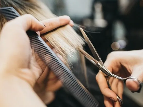 В Індії салон краси оштрафували на 271 тис. доларів за невдалу зачіску моделі