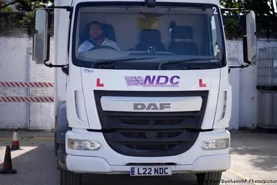 Великобритания экстренно выдаст 5 тыс. рабочих виз водителям грузовиков