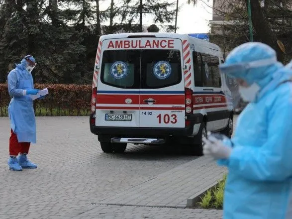 "Ковидный" коллапс в Харькове: люди лежат в коридорах больниц