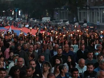 В Ереване оппозиция провела факельное шествие в память жертв войны в Карабахе
