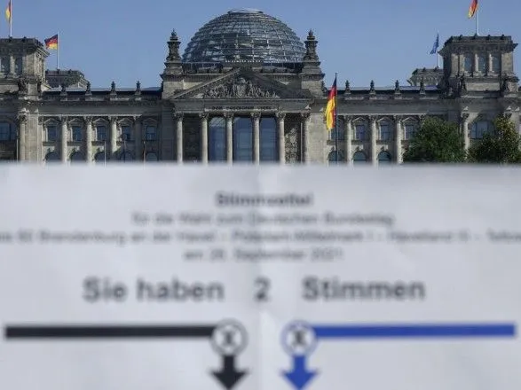 Выборы в Германии: начали голосовать политики, среди них - кандидат в канцлеры