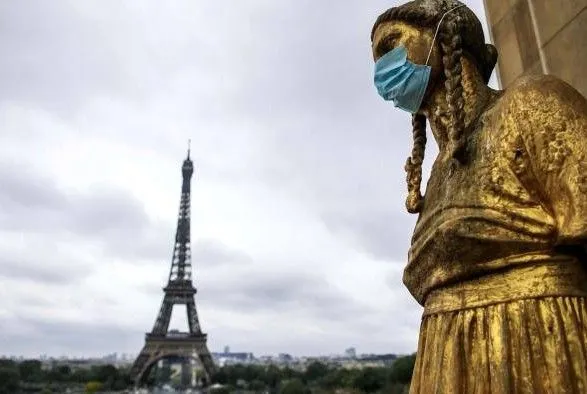 Франція стала сьомою країною світу, де на COVID-19 захворіло понад 7 млн ​​осіб