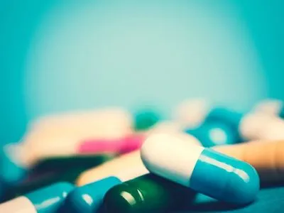 Уряд хоче унормувати прискорену реєстрацію препаратів від COVID-19