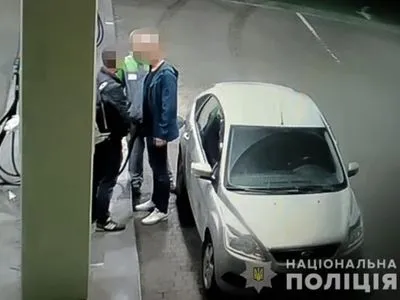 В Киеве мужчину забили до смерти на заправке