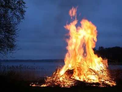 У Конго заживо спалили вісім жінок за "чаклунство"