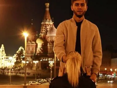 У Росії поліція затримала блогера за провокаційне фото на тлі храму в Москві