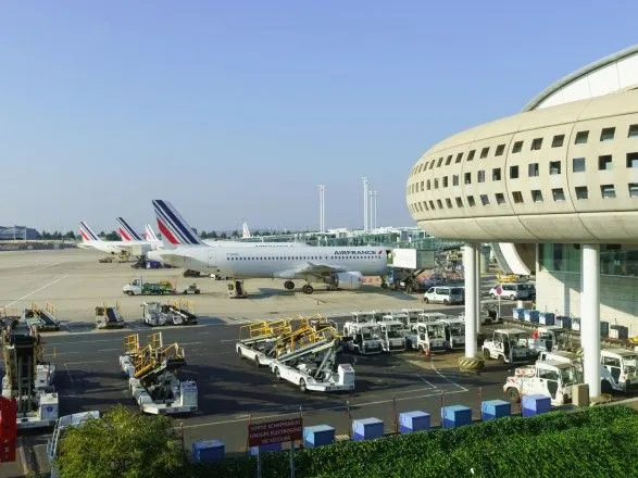 Работа аэропортов Парижа остановлена из-за проблем с электронной системой