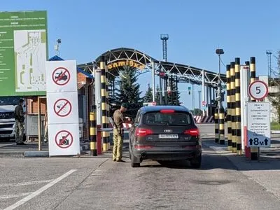"Очереди" на российско-украинской границе: в ГПСУ говорят, работают ритмично, а утром машин вообще не прибывало