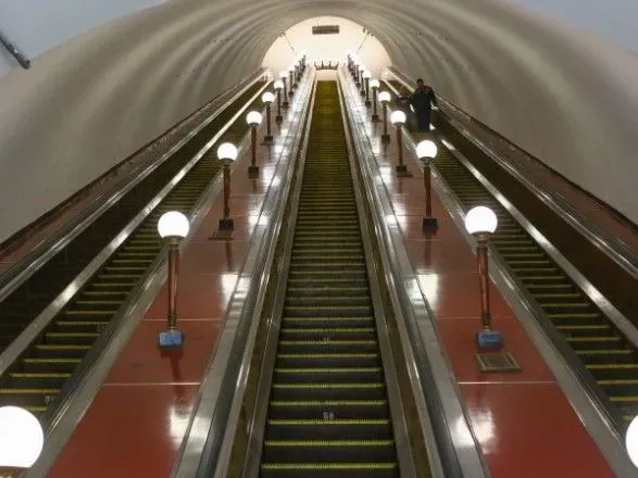 Из-за бананов, каблуков и шнурков: за месяц эскалаторы метро Киева останавливали полтысячи раз