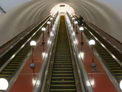 Из-за бананов, каблуков и шнурков: за месяц эскалаторы метро Киева останавливали полтысячи раз