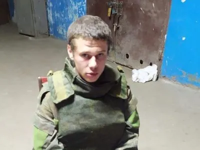 Боевика "ЛНР", который добровольно сдался украинским военным, взяли под стражу