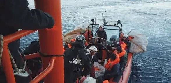 У побережья Ливии спасли более 90 нелегалов