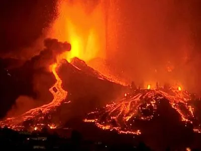 Виверження вулкану на острові Ла-Пальма: погіршилася якість повітря, жителі ізолюються