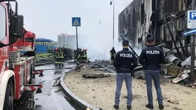 Самолет с 6 пассажирами на борту врезался в здание под Миланом: никто не выжил