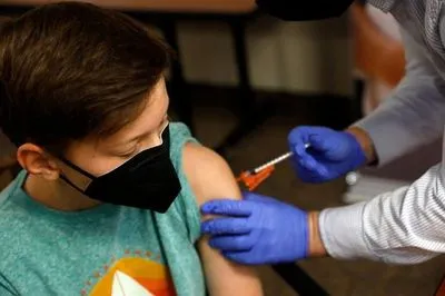 Швеция позволит 15-летним детям делать прививки COVID-19, даже против воли родителей