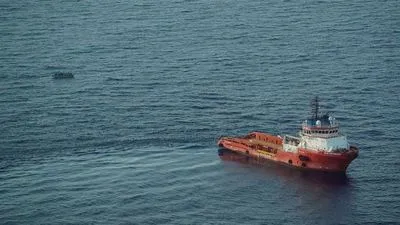 Итальянское судно спасло 65 человек, бежавших с Ливии на переполненной деревянной лодке