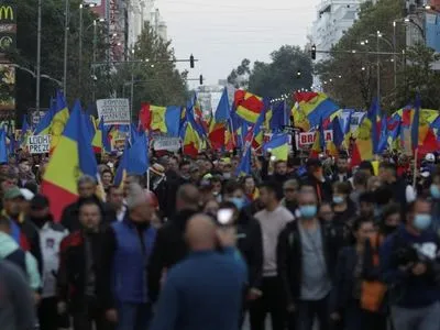 У столиці Румунії тисячі людей протестували проти нових COVID-обмежень