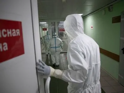 Росія встановила подвійний коронавірусний "рекорд": майже 900 смертей та максимальна кількість випадків з початку року