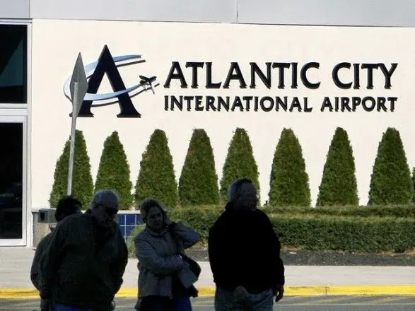 В аэропорту "Атлантик-сити" из птиц загорелся пассажирский самолет