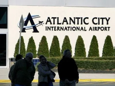 В аэропорту "Атлантик-сити" из птиц загорелся пассажирский самолет