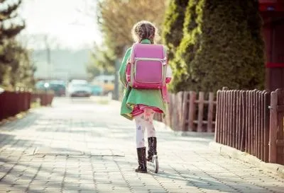 В Польше 10-летняя девочка пришла в школу пьяная и с алкоголем в рюкзаке