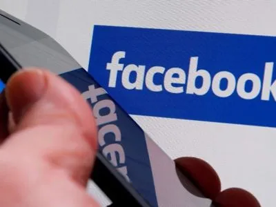 Руководство Facebook пытается перезагрузить сервера - журналист