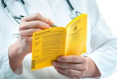 Оштрафували та на рік заборонили працювати за фахом: перший вирок лікарю за підробку COVID-сертифікатів