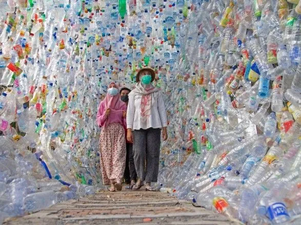 В Индонезии открыли музей из пластика