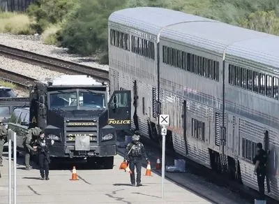 В США мужчина устроил стрельбу в поезде, есть погибший